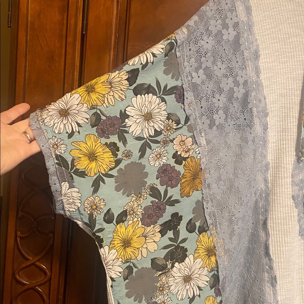 POL Boho Floral Print Peace Patch Color Block Top
Size Medium - Picture 7 of 8